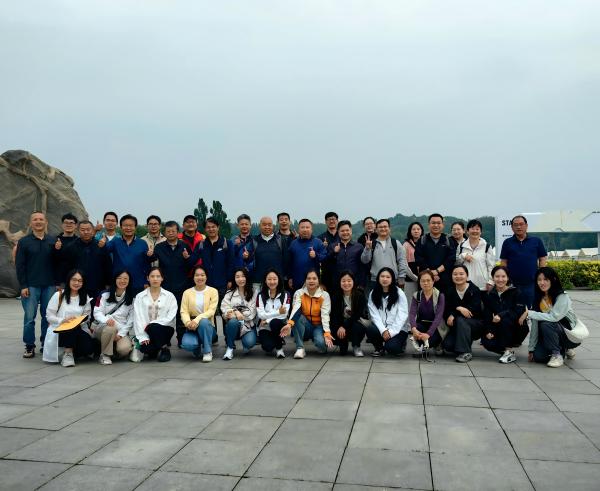 躍動春光，共赴夏至 ——中國農(nóng)墾經(jīng)濟發(fā)展中心組織開展春游暨職工健步走活動